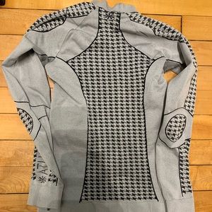 Houndstooth base layer